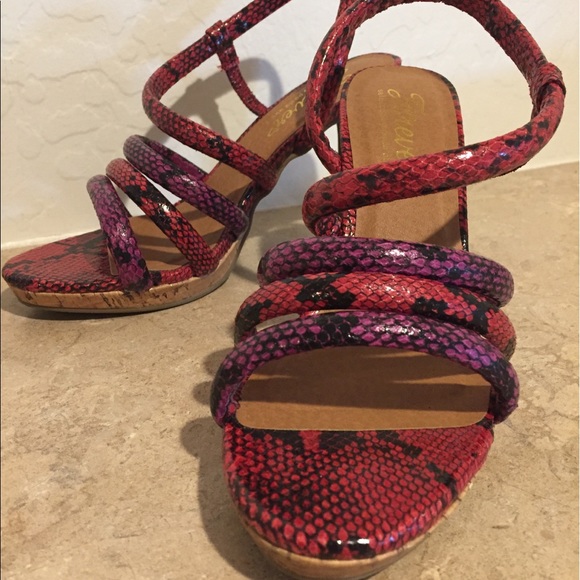 Red Purple Black Shoes Size 7 - Picture 2 of 8